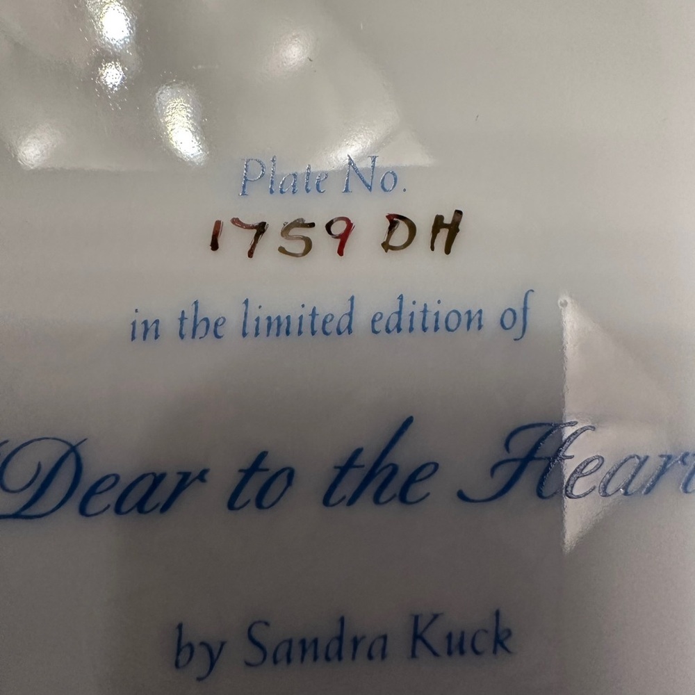 Dear to the Heart by Sandra Kuck Vintage Collectors Plate 571 - Picture 6 of 8